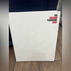 Ferrari 2018 yearbook !